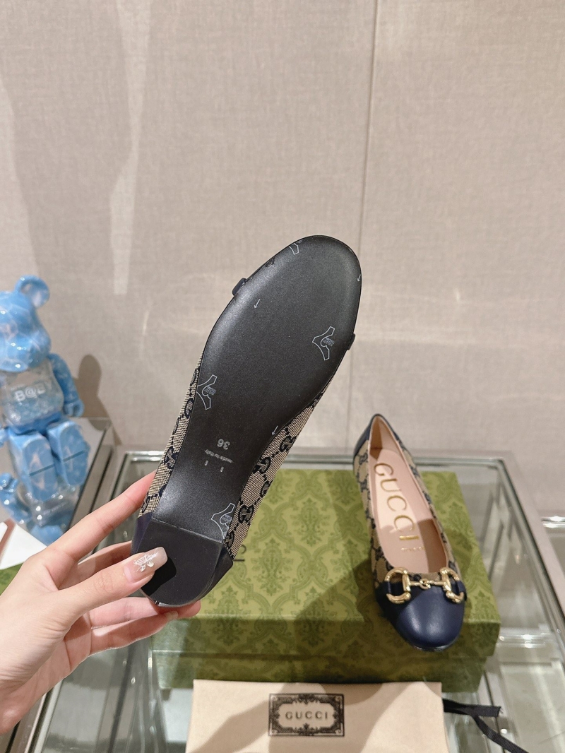 Gucci Flat Shoes